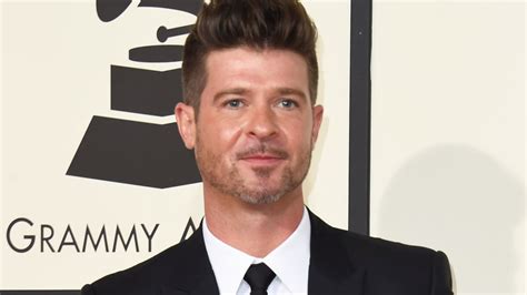 Robin Thicke S Emotional Tribute To Father Alan Thicke Cnn