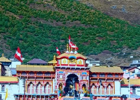 Badrinath Temple Info, History, Architecture, Photos, Timing