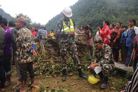 अपडेटः ढुंगाखानीमा गएको पहिरोमा पुरिएर मृत्यु हुनेको संख्या तीन पुग्यो