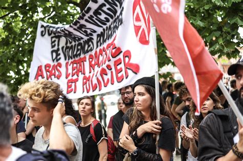 Manifestations Contre Les Violences Policières Environ 30 000