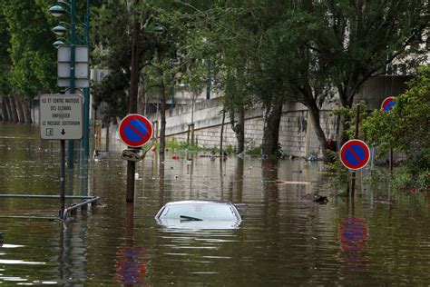 En Direct Inondations La Seine Atteint Un Pic Paris