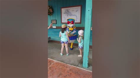 Meeting Daisy Duck On Castaway Cay Disney Dream Cruise Youtube