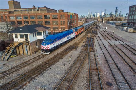 Metra Honors State of Illinois with Locomotive 402 | Metra