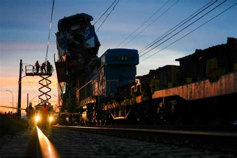 Dos Muertos Y Nueve Heridos En Un Accidente De Tren En Chile