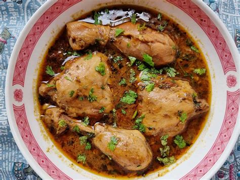 Chicken Salan (Pakistani Chicken Curry) - The Odehlicious