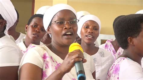 AKIRA AMASHIMWE Y ABANA BAWE Chorale y Abakenyezi Église de