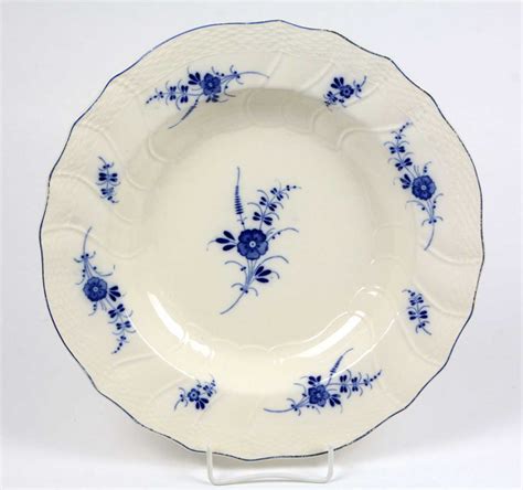 Large Villeroy And Boch Plate — Catalog Auction Of Art Antiquities