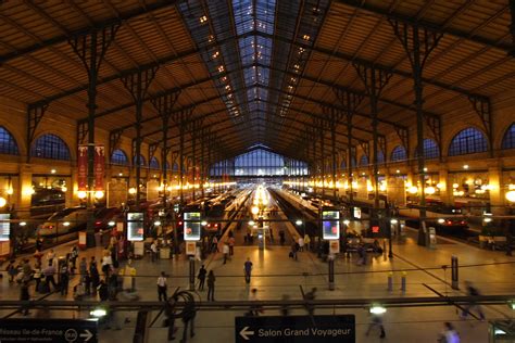 File:Gare du Nord night Paris FRA 002.JPG - Wikimedia Commons