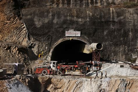 Operação para resgatar 41 operários em túnel que desabou na Índia