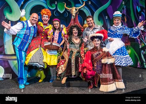 Snow White Seven Dwarfs Pantomime Hi Res Stock Photography And Images