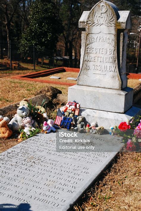 Mary Phagan Grave Marietta Georgia Stock Photo - Download Image Now ...