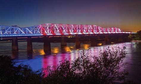 Memphis Bridge Lights A Nightly Spectacle