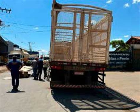 Motociclista Sem Cnh Tem Ferimento Grave Na Barriga Ao Bater Em Carreta