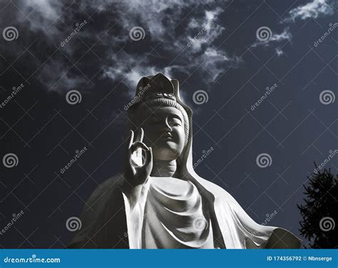 Nuage Spectaculaire Sur La Statue Du Guanyin La D Esse De La