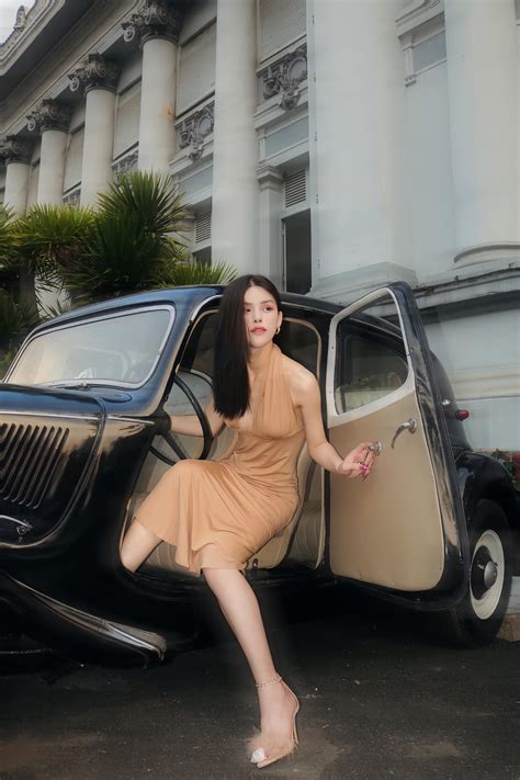 Ngắm đường cong gây mê của hot girl bánh tráng trộn từng gây bão cộng đồng mạng Titanic