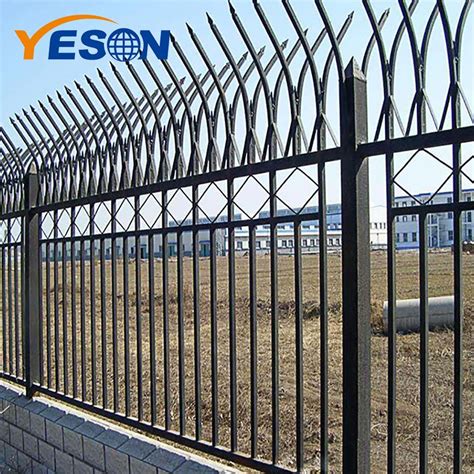 Black Powder Coated Steel Fence Wrought Iron Rackable Fencing Makers