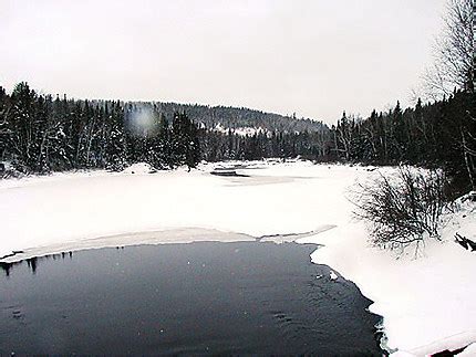 La Rivi Re Se Jette Dans Le Lac Lacs Laurentides Qu Bec Routard