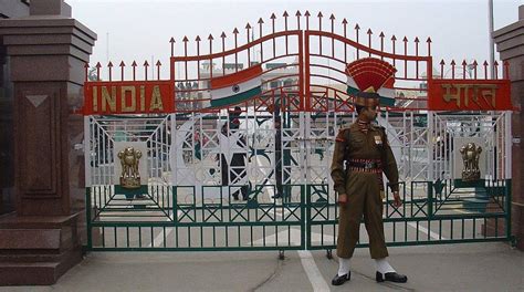 Retreat ceremony at Indo-Pak border sees unique pledge - The Statesman