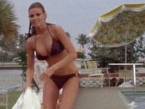 LADY IN CEMENT NUDE SCENES AZNude