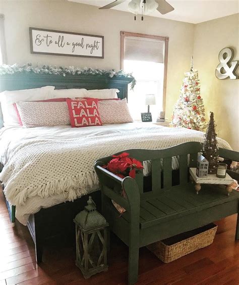 Cozy Christmas Bedroom Decorating Ideas