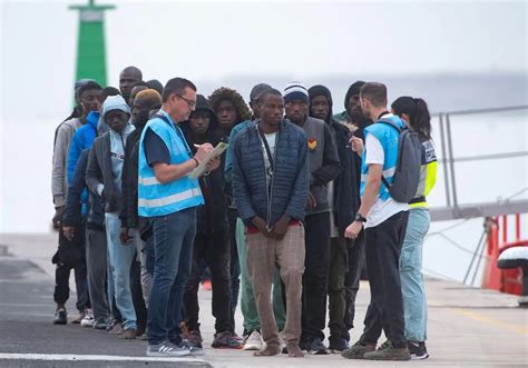 Las Fuerzas Armadas Marroquíes Interceptan Una Embarcación Con 165