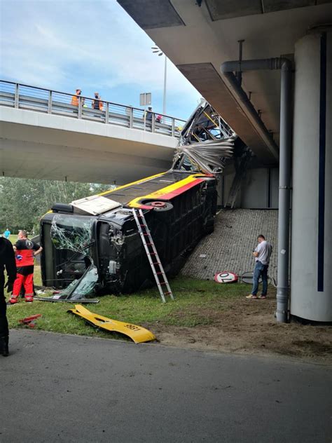 Wypadek autobusu w Warszawie Kierowca był 13 razy karany Wykryto