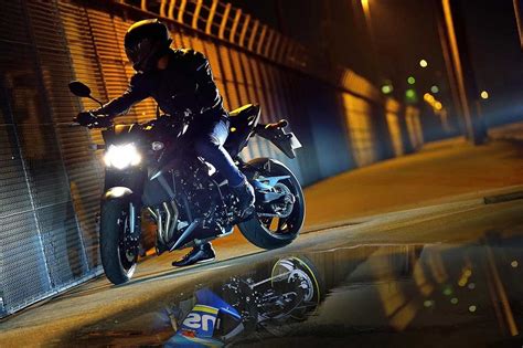 Chi tiết naked bike tầm trung Suzuki GSX S kèm giá bán Motosaigon