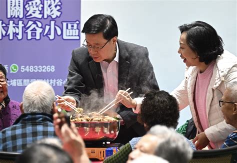 【香港新聞】李家超訪大埔林村與長者食盆菜宴拋寶牒 祝願「香港龍騰新程，市民身體健康」 更多新聞