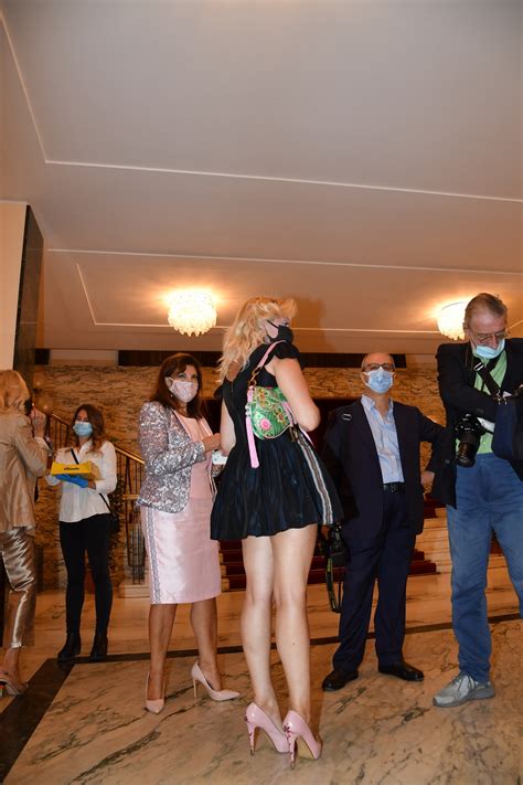 Rocco Casalino e Marisela Federici pizzicati al Teatro dell'Opera. Le