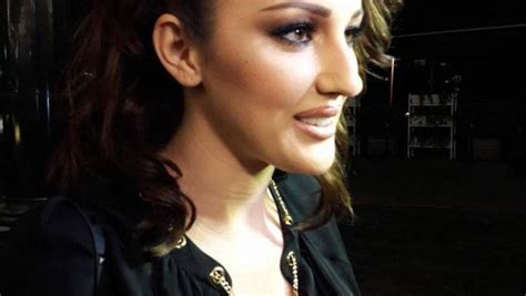 SEKS BOMBA PREPLANULA Aleksandra Prijović se skinula u MINI BIKINI i zaludela celu plažu FOTO