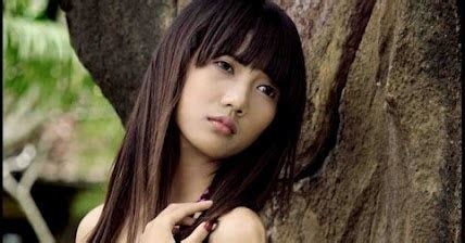 Sexy Naked Blonde Special Gadis Sexy Dengan Bikini Ungu Nya