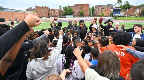 Photos: 2023 Bengals Rookies Lead Students in Flag Football