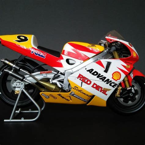 Minichamps Honda Nsr Leon Haslam Shell Advance Hardwick Racing