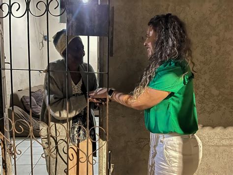 Moradores do bairro Motor recebem visita da prefeita Cordélia Torres