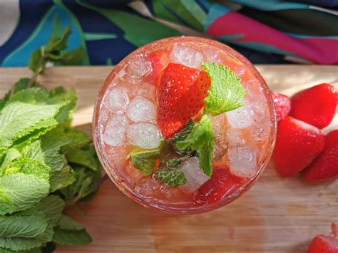 La Receta Definitiva Para Este Calor Mojito De Fresa Con Hierbabuena