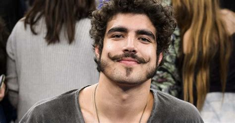 Tem que ter um propósito afirma ator Caio Castro a respeito de beijo gay em novela