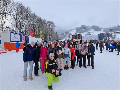 Ausflug Der 7 Klassen Zur Hahnenkammabfahrt Gymnasium Saalfelden