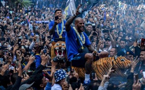 Pesta Kemenangan Persib Bandung Di Gedung Sate Foto Okezone Foto