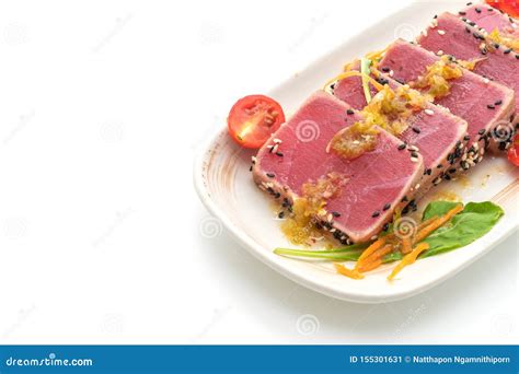 Frischer Thunfisch Roh Mit W Rziger Salatso E Stockbild Bild Von