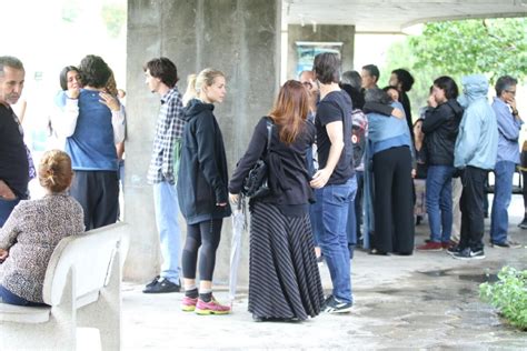 Foto Velório de Márcia Cabrita é marcado por emoção de amigos atores e