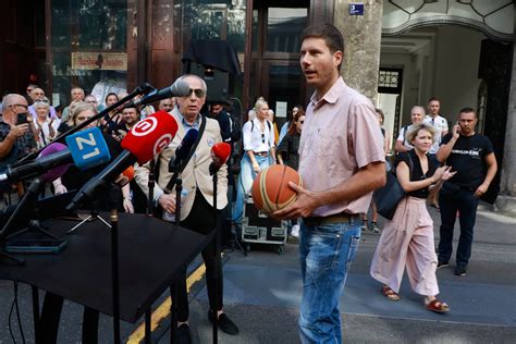 Video Tomašević otvorio novu pješačku zonu Opet došao Pernar praviti