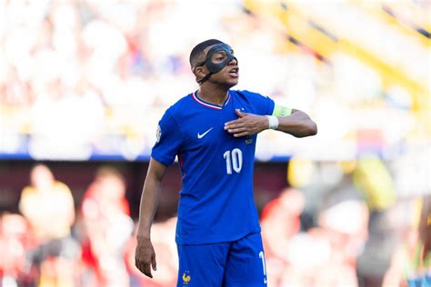 Equipe De France La Plaisanterie De Kylian Mbappé Sur Son Masque