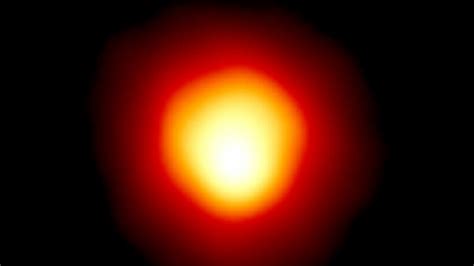 Scientists zoom in on Betelgeuse, show why it hasn't exploded yet | Mashable