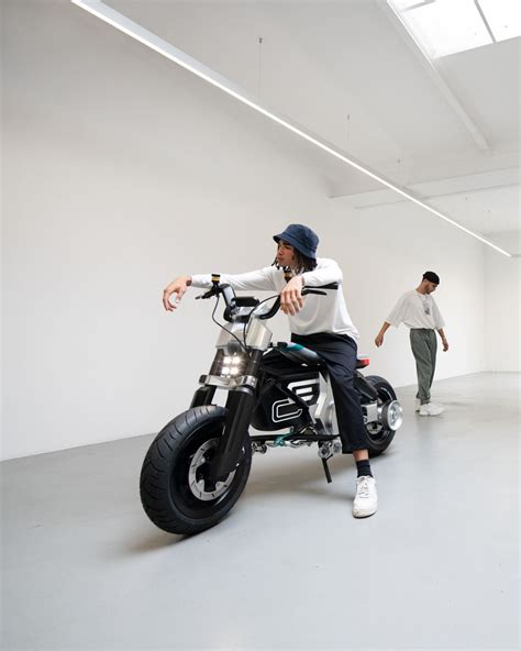 2021 BMW Motorrad Concept CE 2 Electric Scooter Set A 3 Paul Tan S