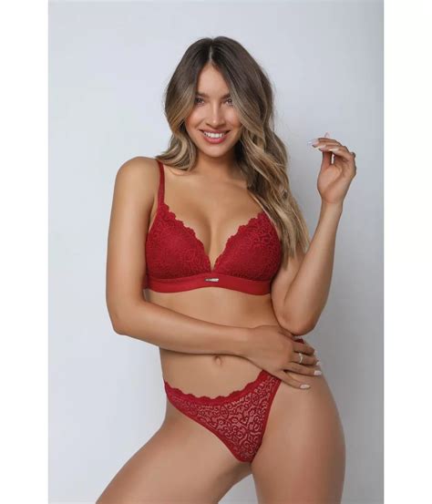 Conjunto Triángulo soft de puntilla con detalle en elástico y colaless