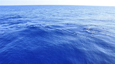 Why is the ocean blue? - Woods Hole Oceanographic Institution