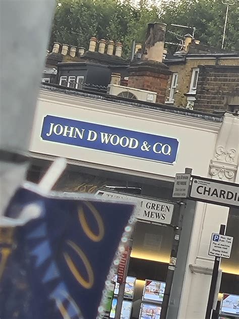 A member of the D clan spotted in London : r/OnePiece