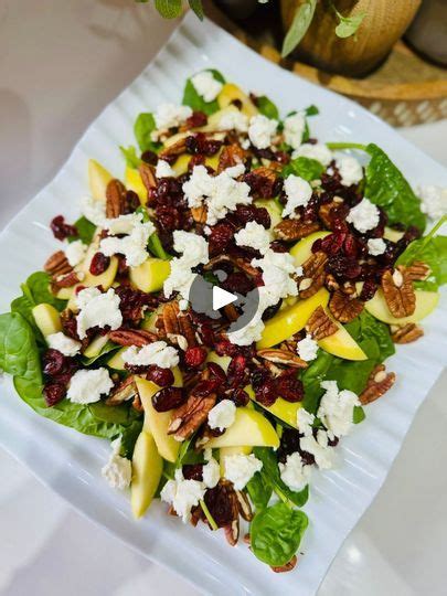 ensalada de espinacas  manzana  arandanos es lo maximo la vas