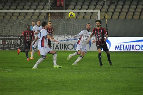 LIVE Foggia Crotone 2 1 Risultato Finale Lagoleada It