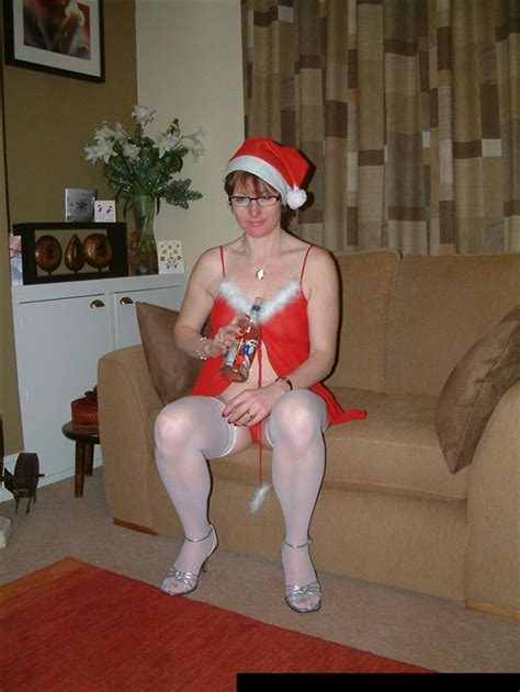 Amateur Milf Blonde Short Hair Glasses 59cb5235f3176 1600x1200 Porn Pic